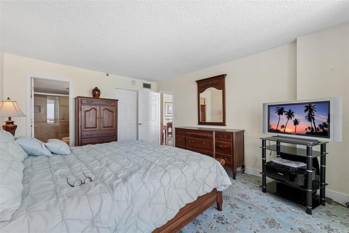 17940 GULF BOULEVARD — photo 21 of 61