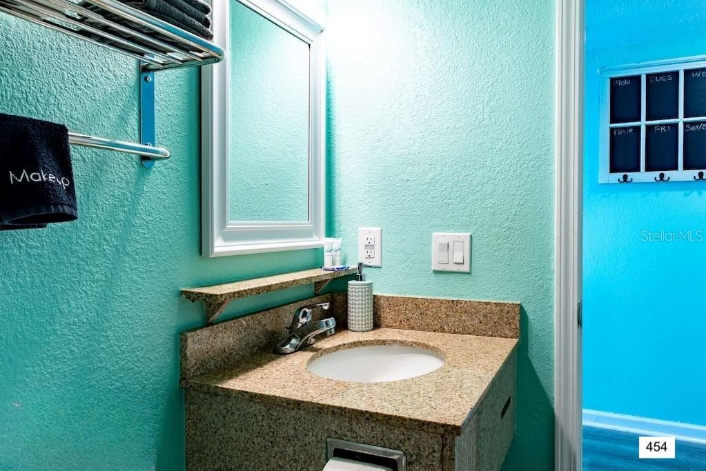 2506 ROCKY POINT DRIVE — photo 12 of 28