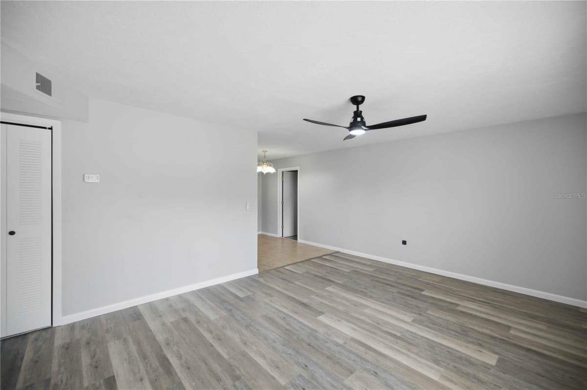 510 ADAMS STREET — photo 4 of 28