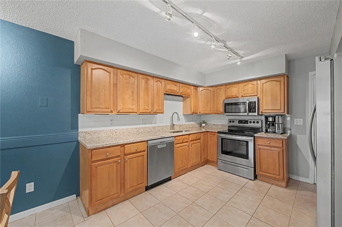 13302 ARENA PLACE — photo 9 of 28