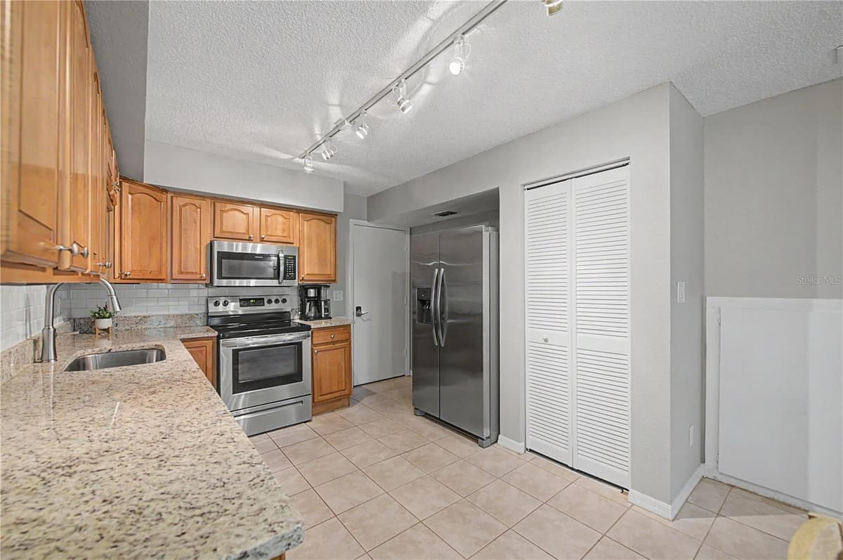 13302 ARENA PLACE — photo 11 of 28