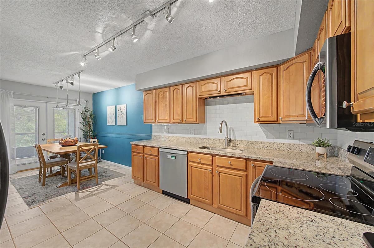 13302 ARENA PLACE — photo 3 of 28
