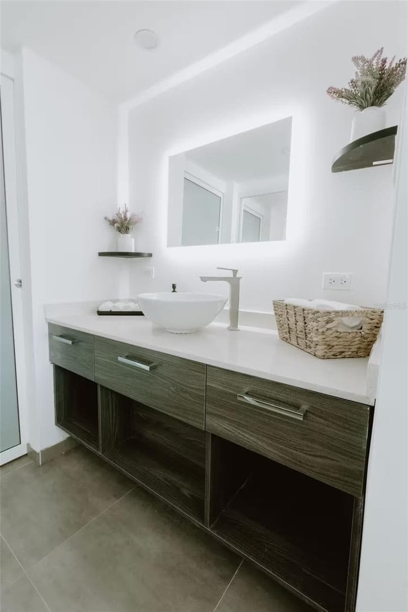 6165 AV. ISLA VERDE — photo 9 of 15