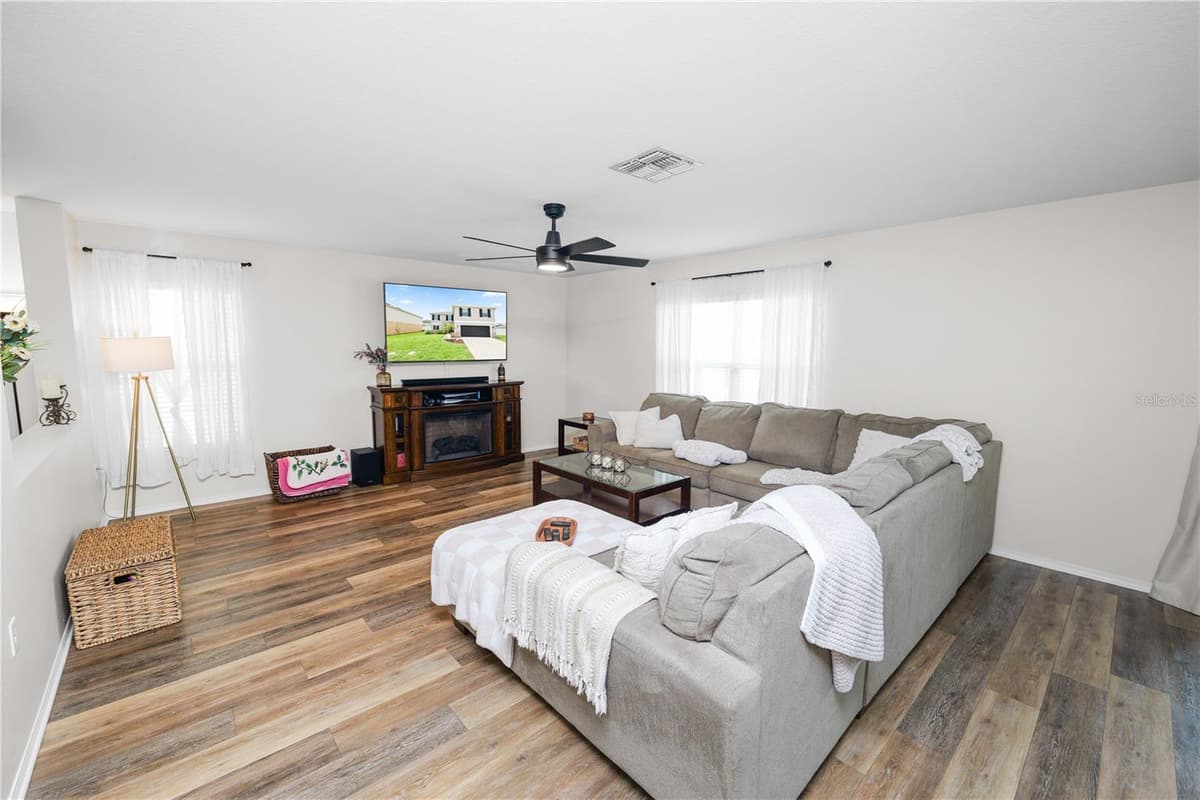 4188 FESTIVAL POINTE BOULEVARD — photo 10 of 34