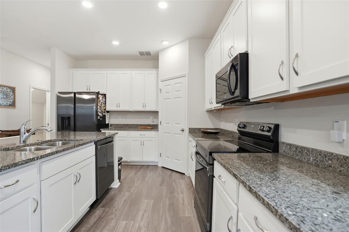 4997 AVALON PARK BOULEVARD — photo 16 of 57