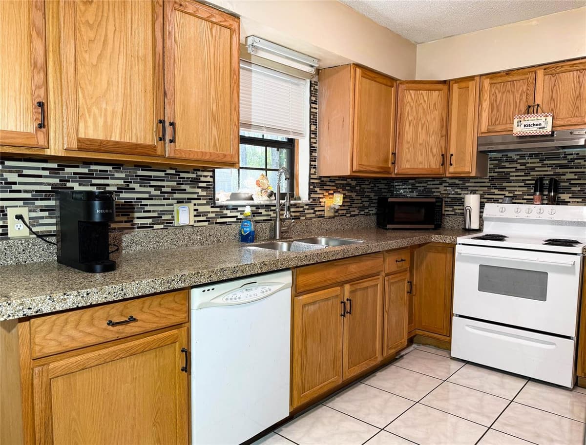 620 GLENDALE STREET — photo 4 of 28
