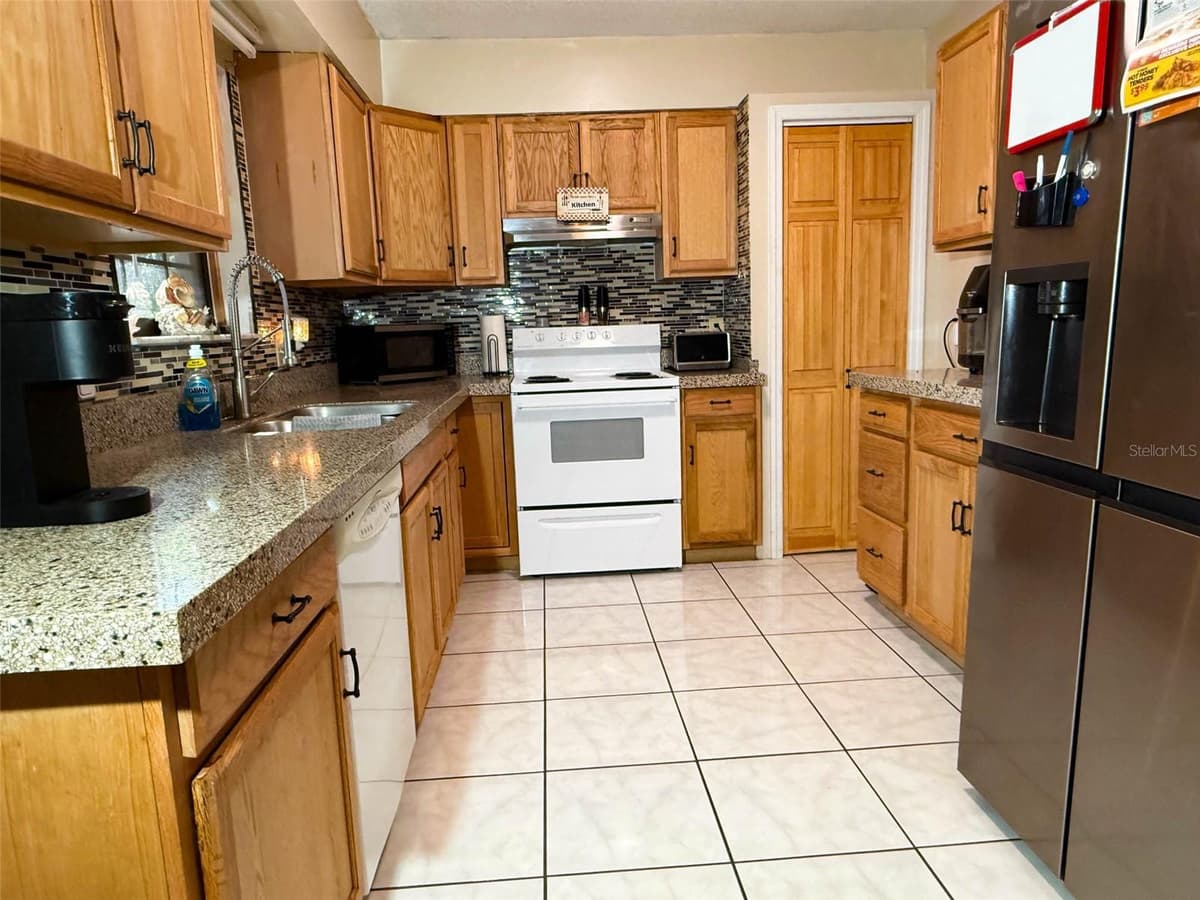 620 GLENDALE STREET — photo 2 of 28