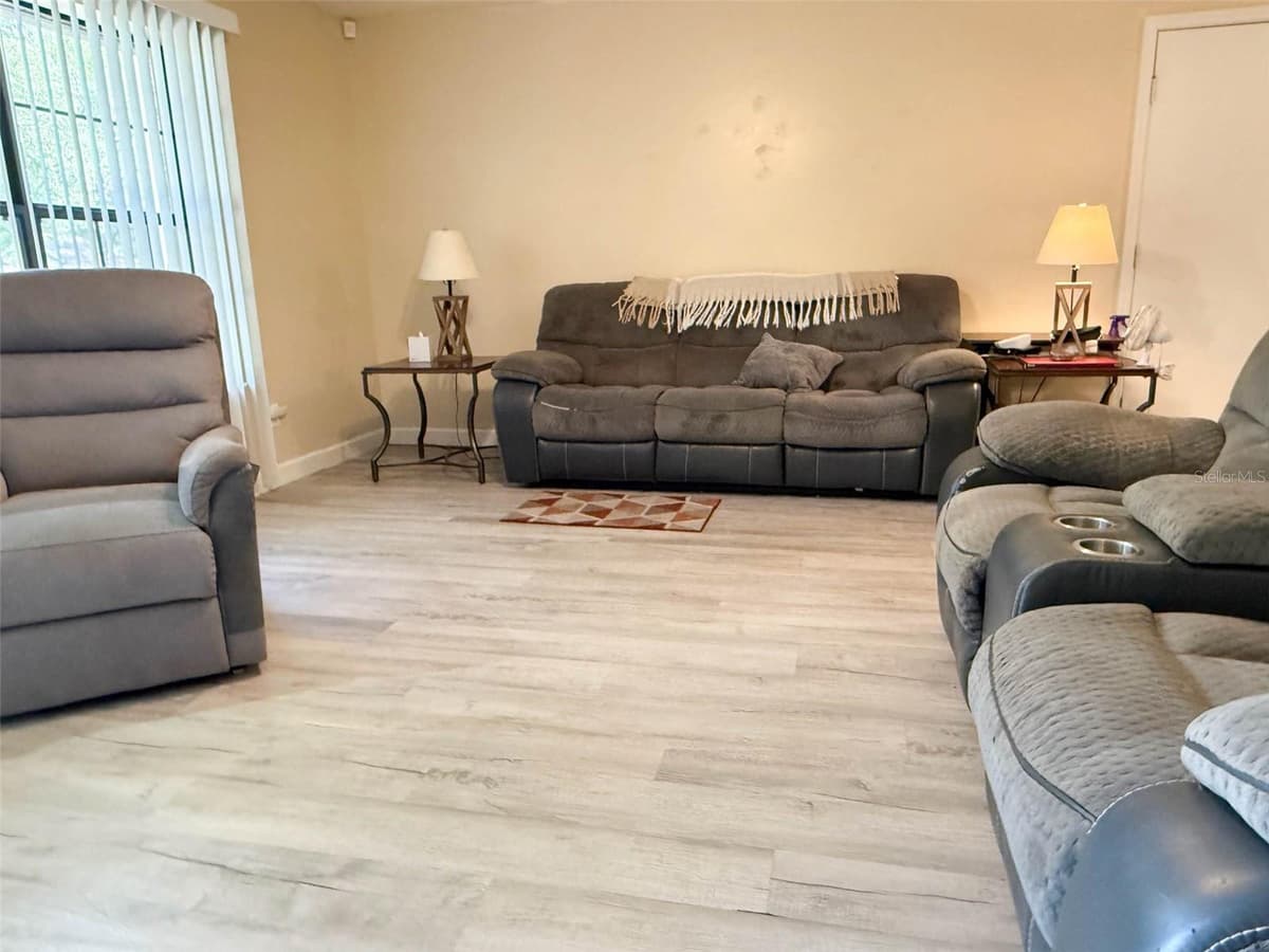 620 GLENDALE STREET — photo 8 of 28