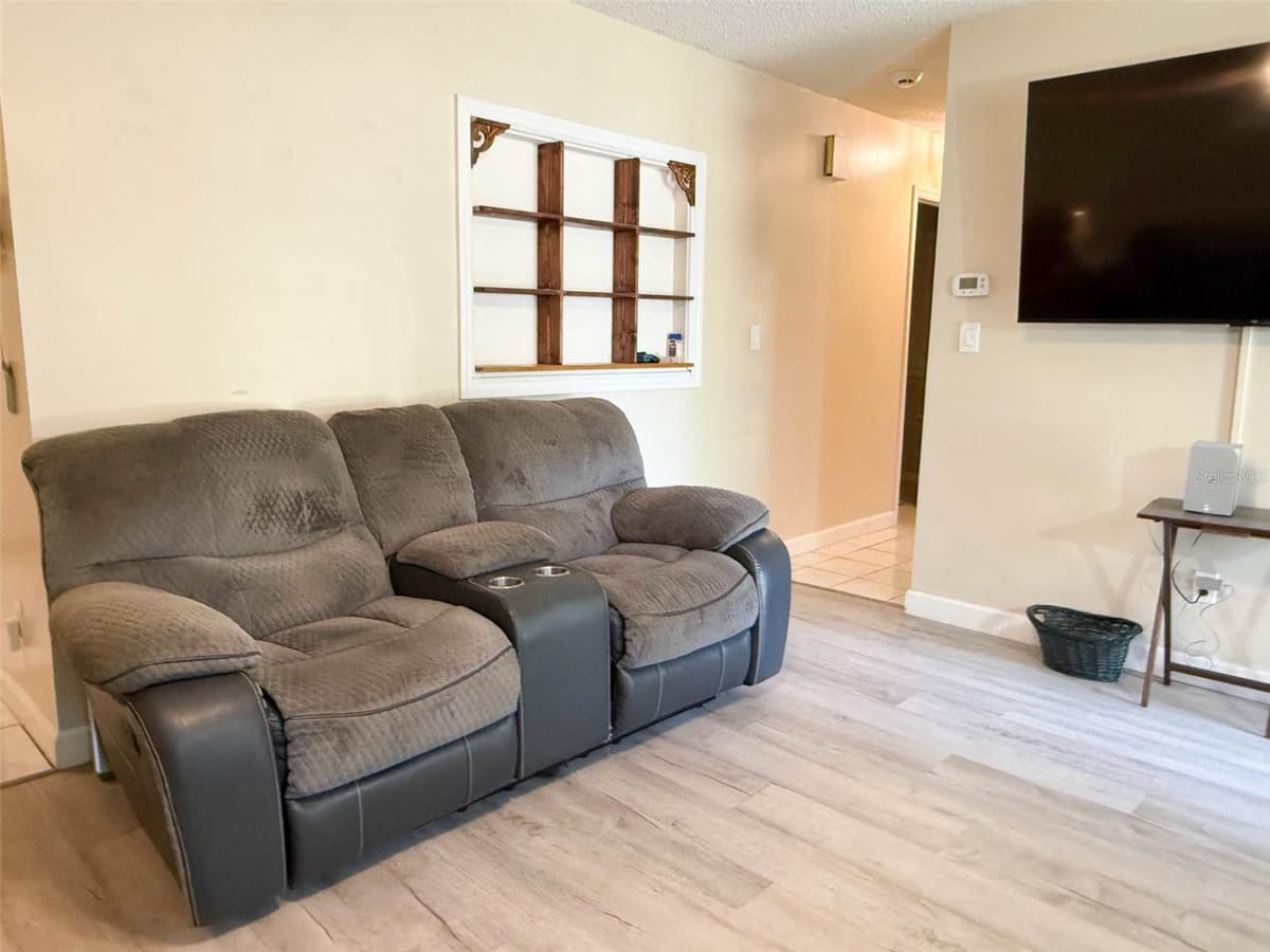 620 GLENDALE STREET — photo 7 of 28