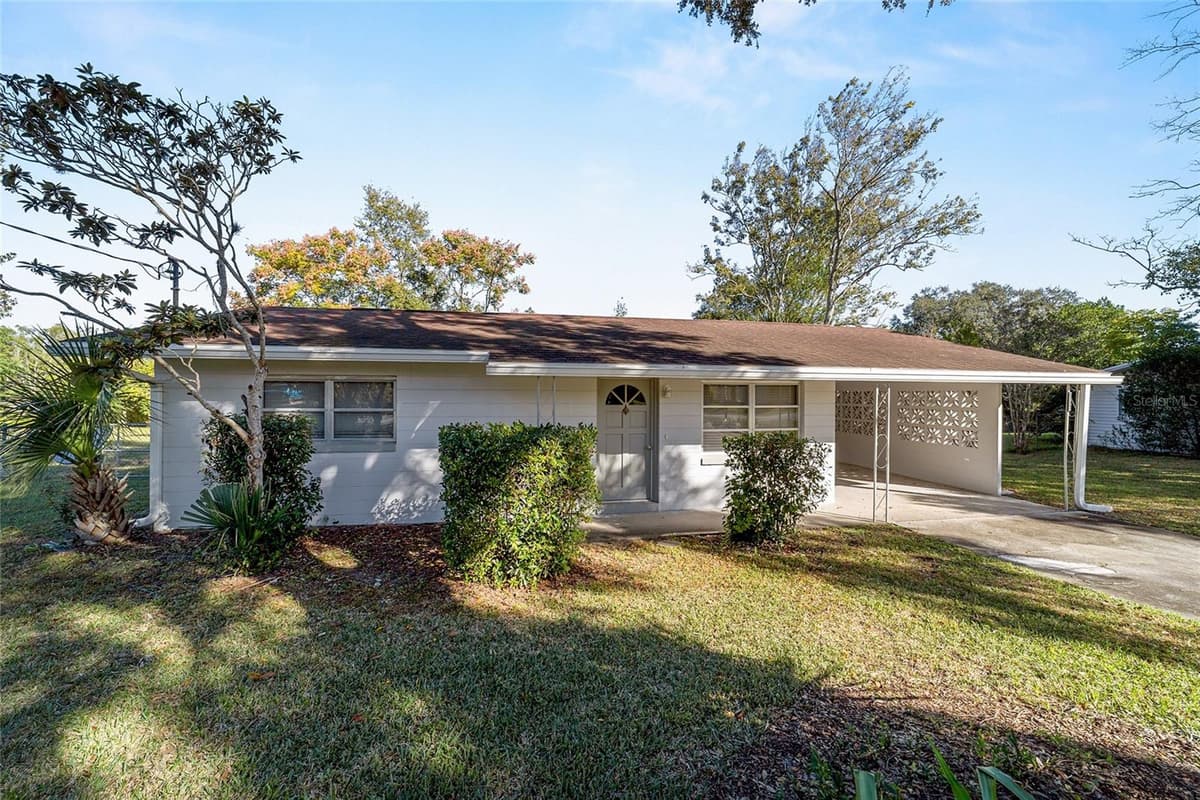 21529 HONEYSUCKLE STREET — photo 13 of 49