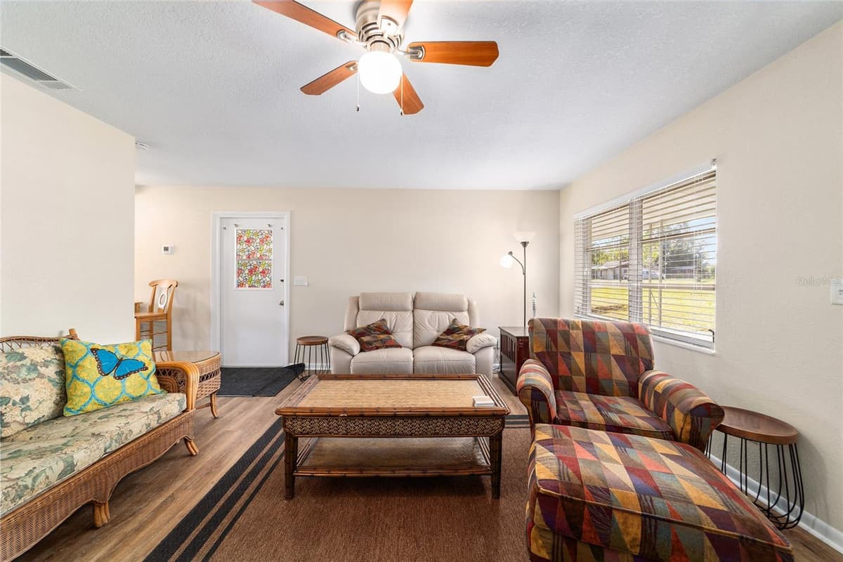 21529 HONEYSUCKLE STREET — photo 16 of 49