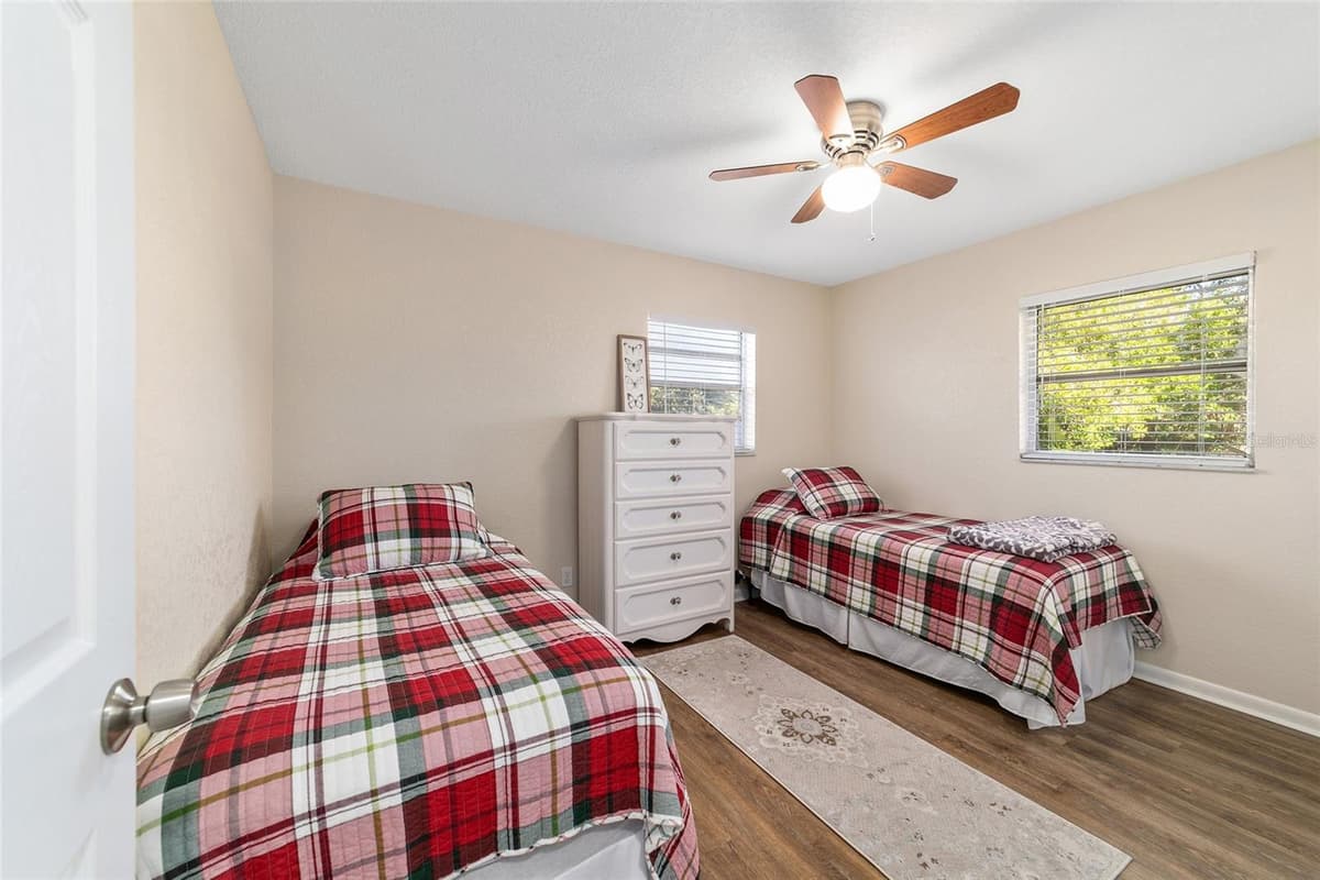 21529 HONEYSUCKLE STREET — photo 25 of 49