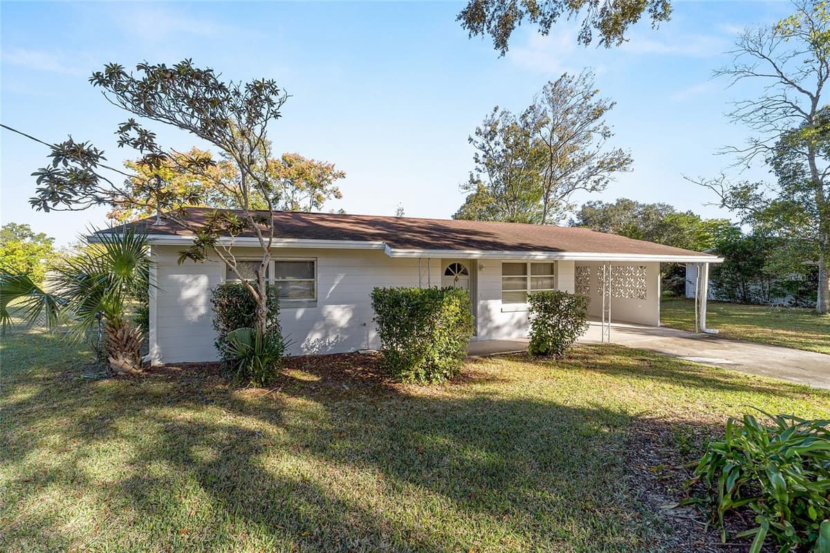 21529 HONEYSUCKLE STREET — photo 12 of 49