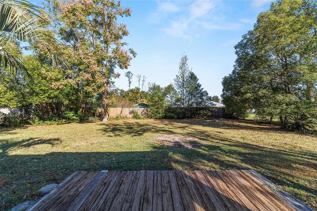 21529 HONEYSUCKLE STREET — photo 33 of 49
