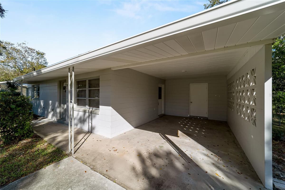21529 HONEYSUCKLE STREET — photo 14 of 49