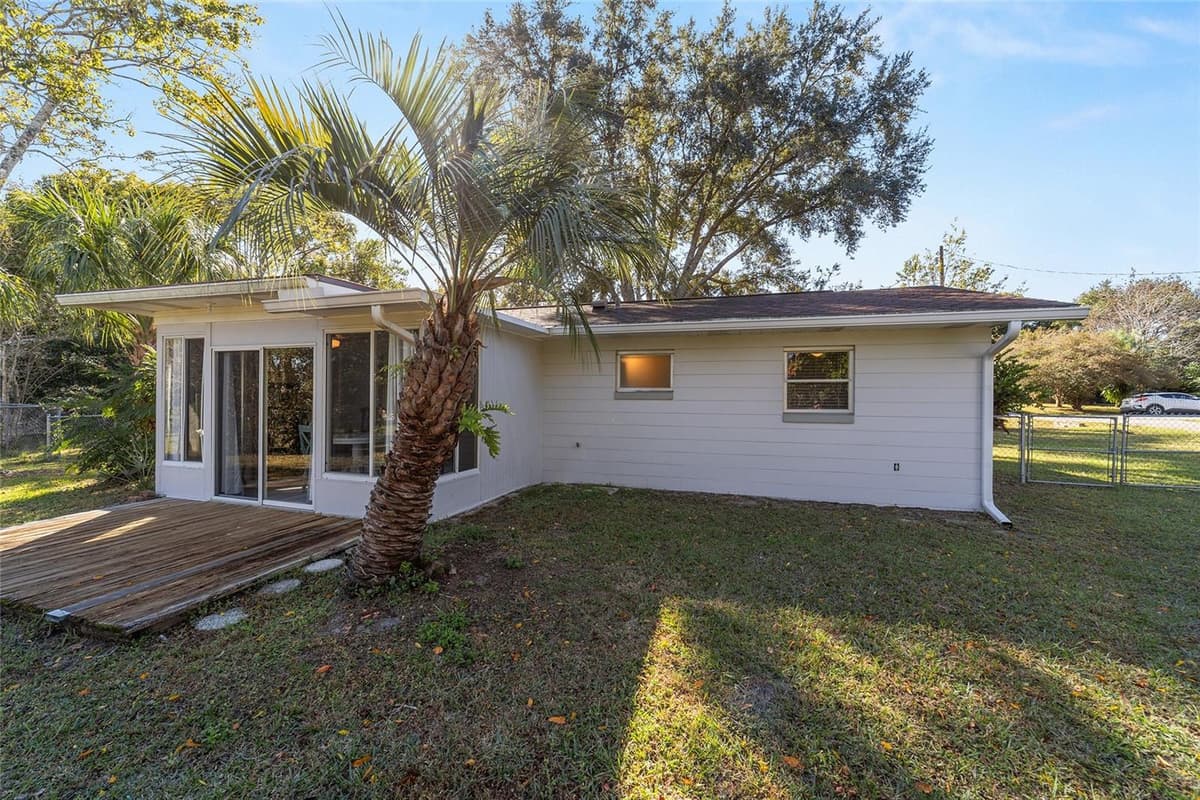 21529 HONEYSUCKLE STREET — photo 36 of 49