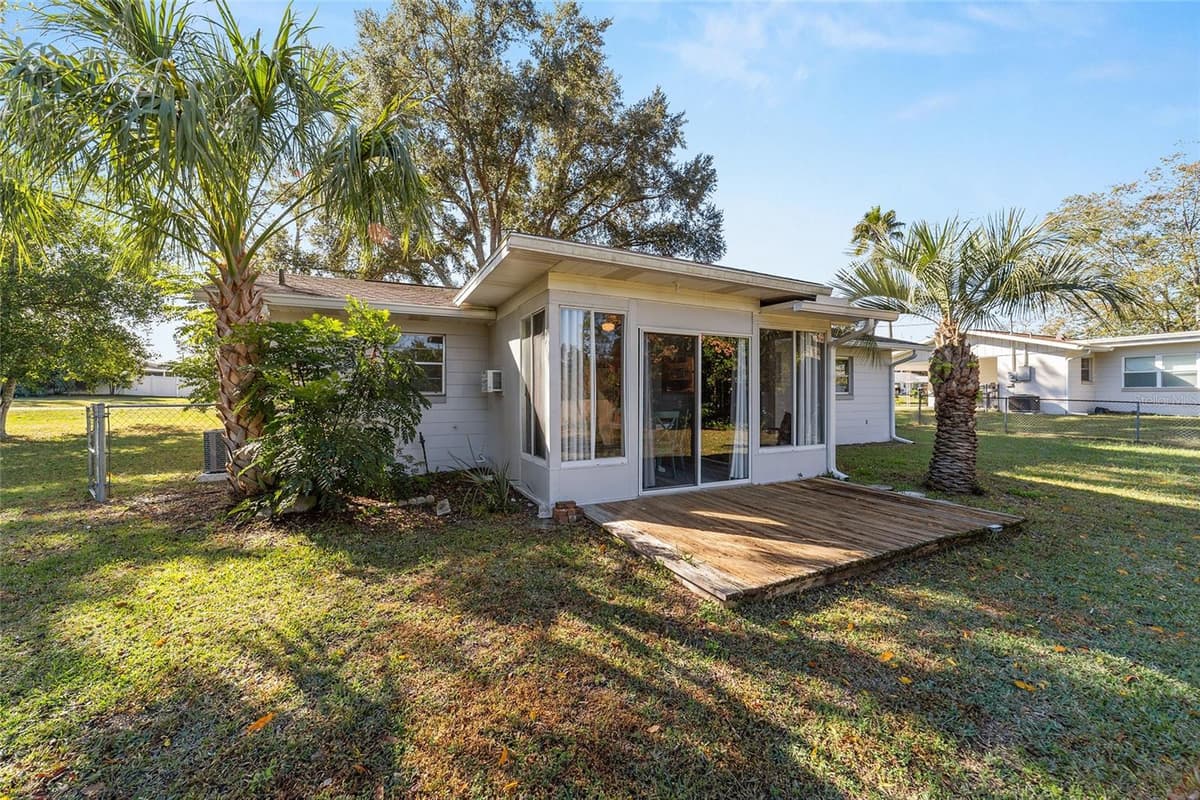 21529 HONEYSUCKLE STREET — photo 35 of 49