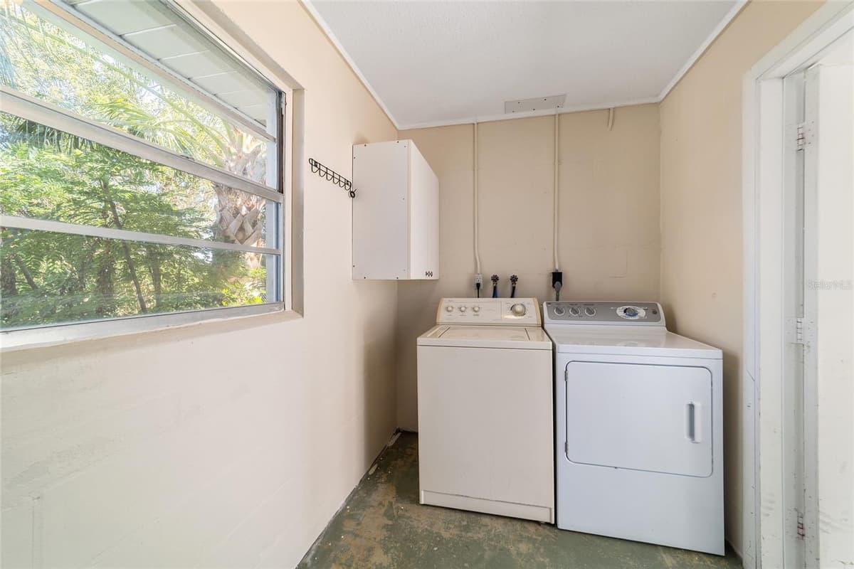 21529 HONEYSUCKLE STREET — photo 32 of 49