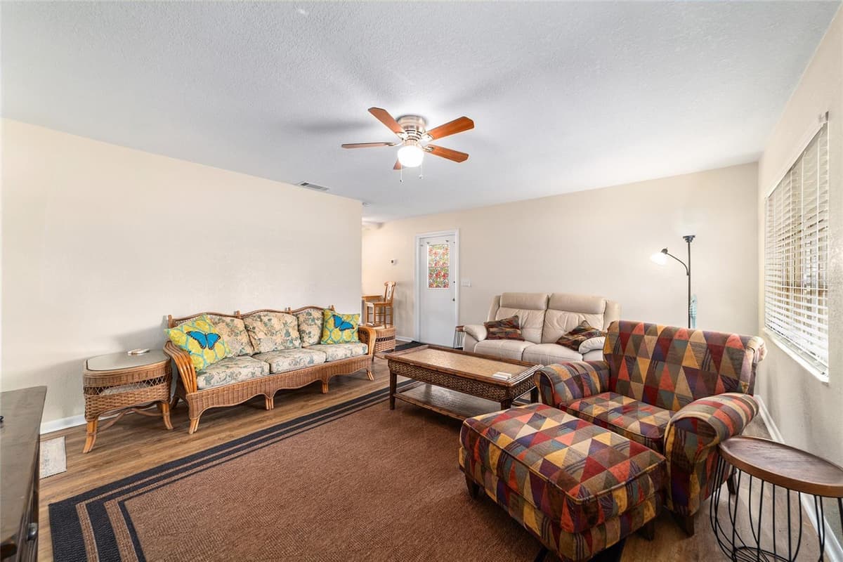 21529 HONEYSUCKLE STREET — photo 15 of 49