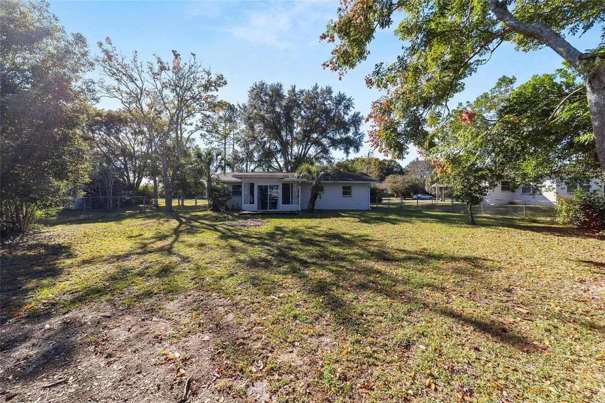 21529 HONEYSUCKLE STREET — photo 38 of 49