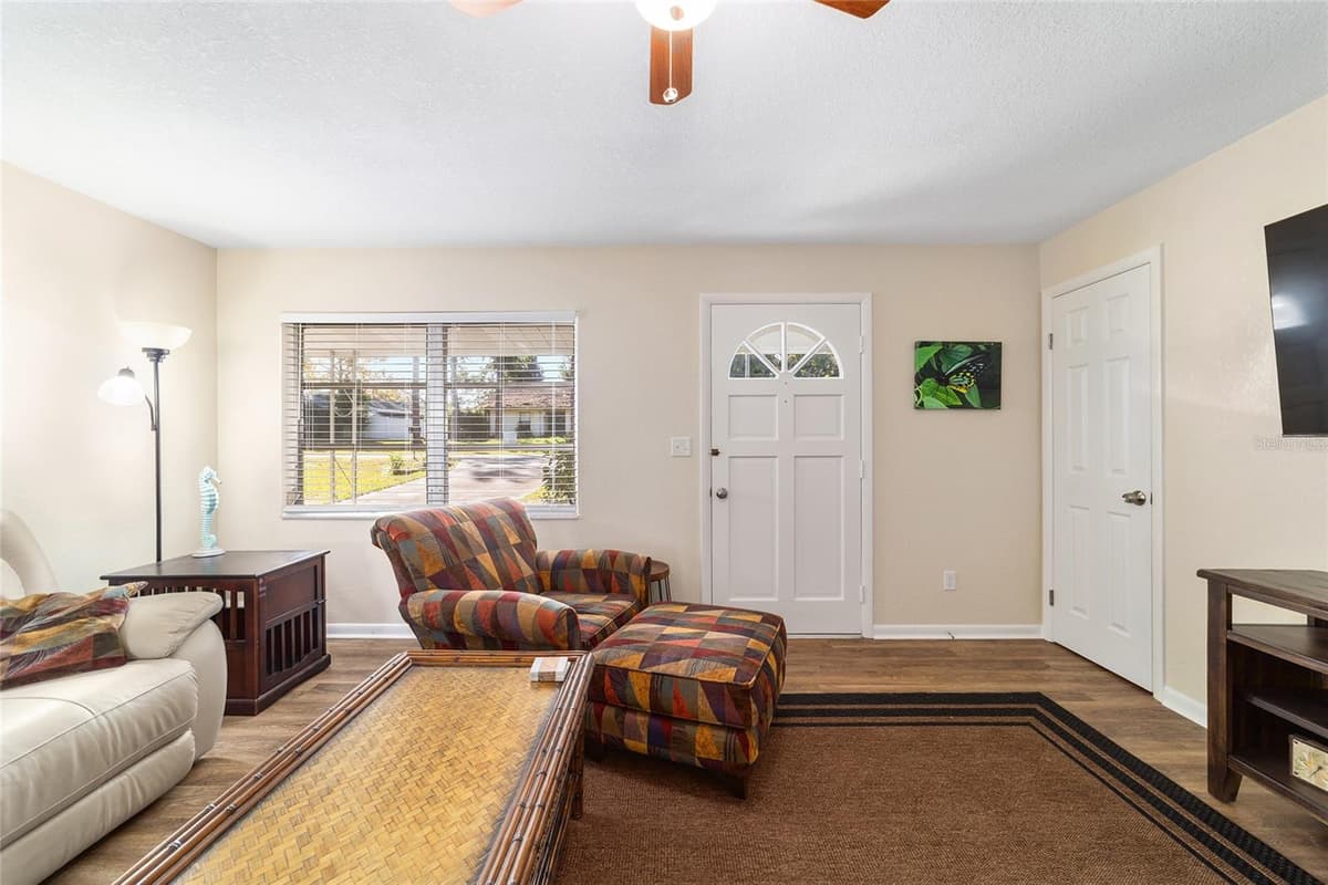 21529 HONEYSUCKLE STREET — photo 17 of 49