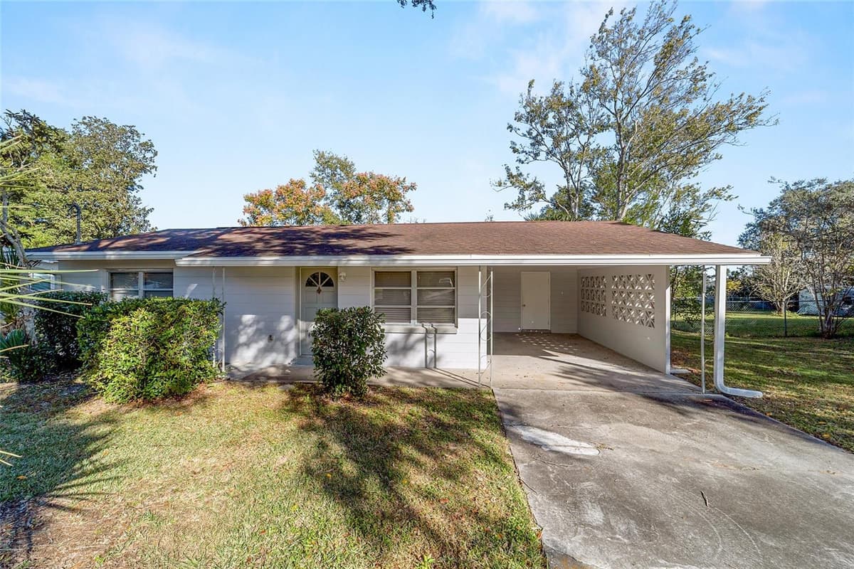21529 HONEYSUCKLE STREET — photo 11 of 49