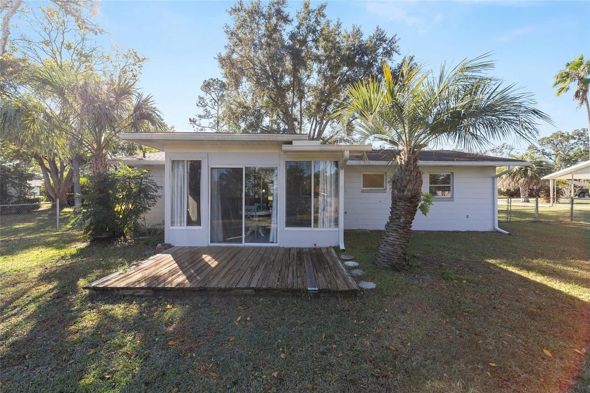 21529 HONEYSUCKLE STREET — photo 34 of 49