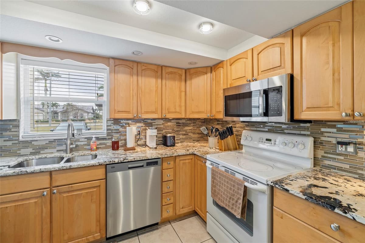 311 GARVIN STREET — photo 4 of 37