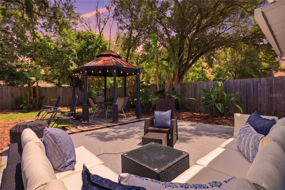 2901 PINE STREET — photo 3 of 37