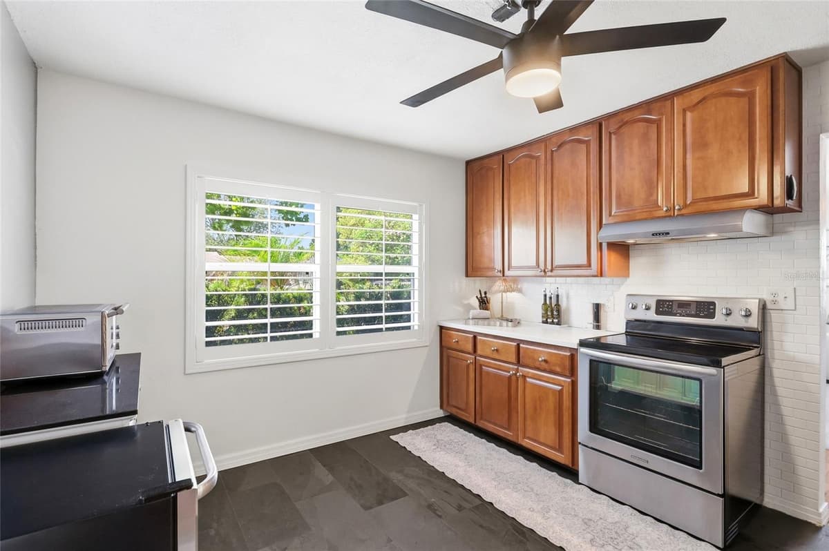2901 PINE STREET — photo 9 of 37