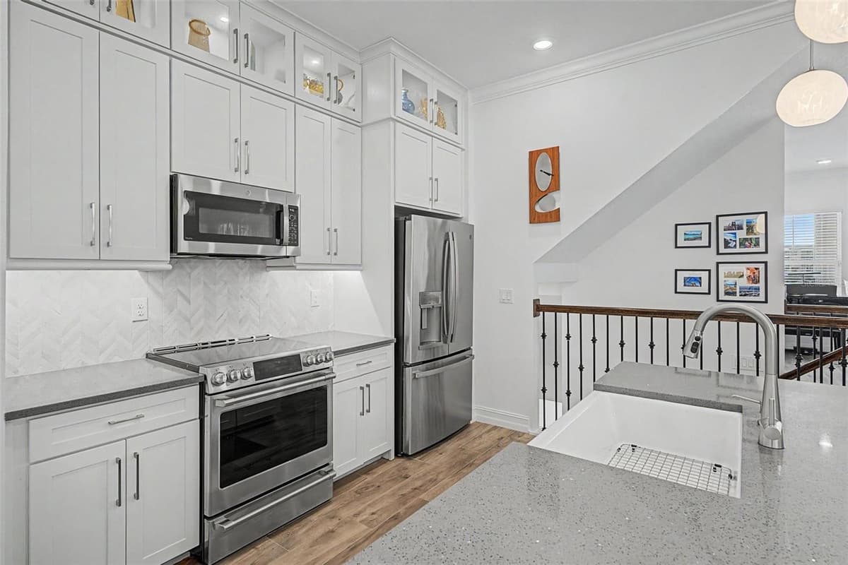 5351 BRIDGE STREET — photo 15 of 73