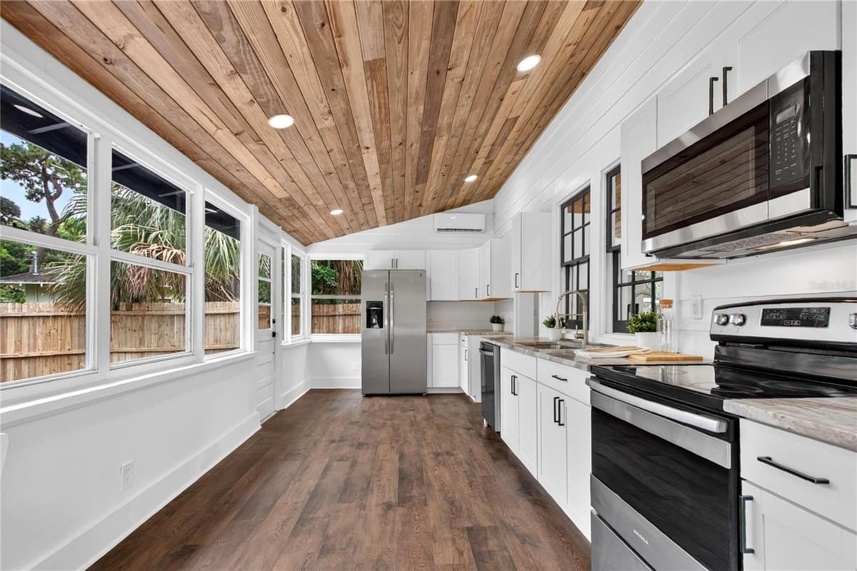 1811 SANFORD AVENUE — photo 13 of 46