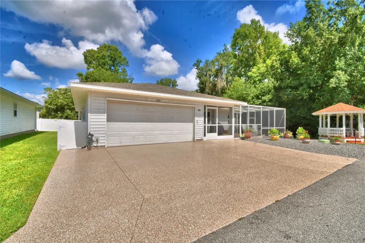4789 SQUIRE HOLLOW DRIVE — photo 2 of 71