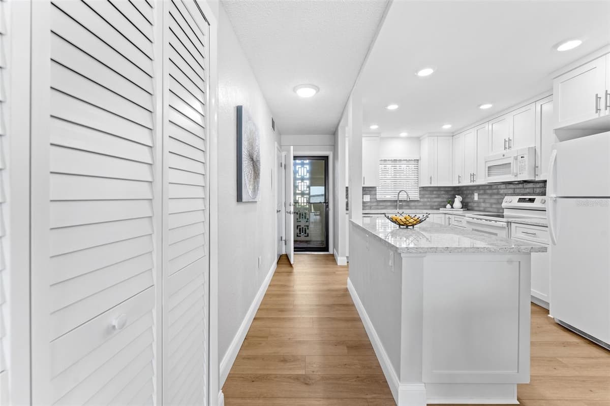 3606 PENINSULA DRIVE — photo 5 of 42