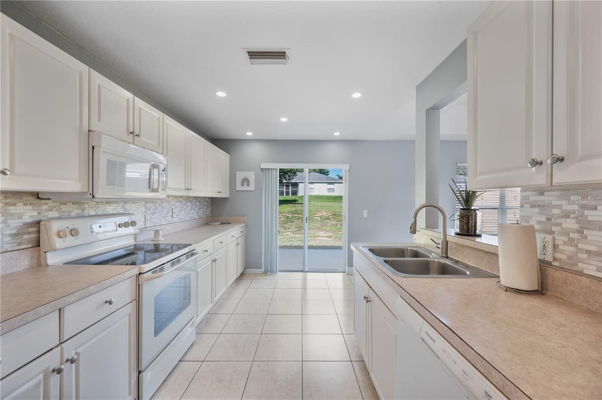 6059 HILLSIDE HEIGHTS DRIVE — photo 10 of 38
