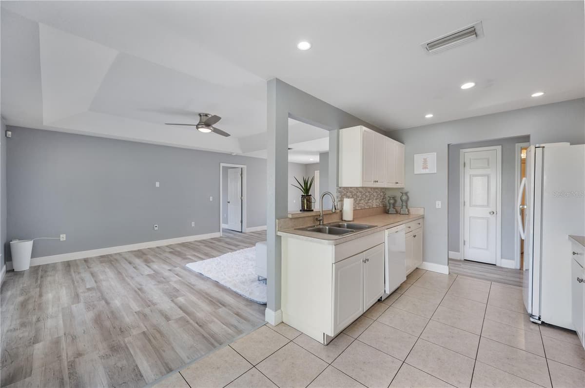 6059 HILLSIDE HEIGHTS DRIVE — photo 8 of 38