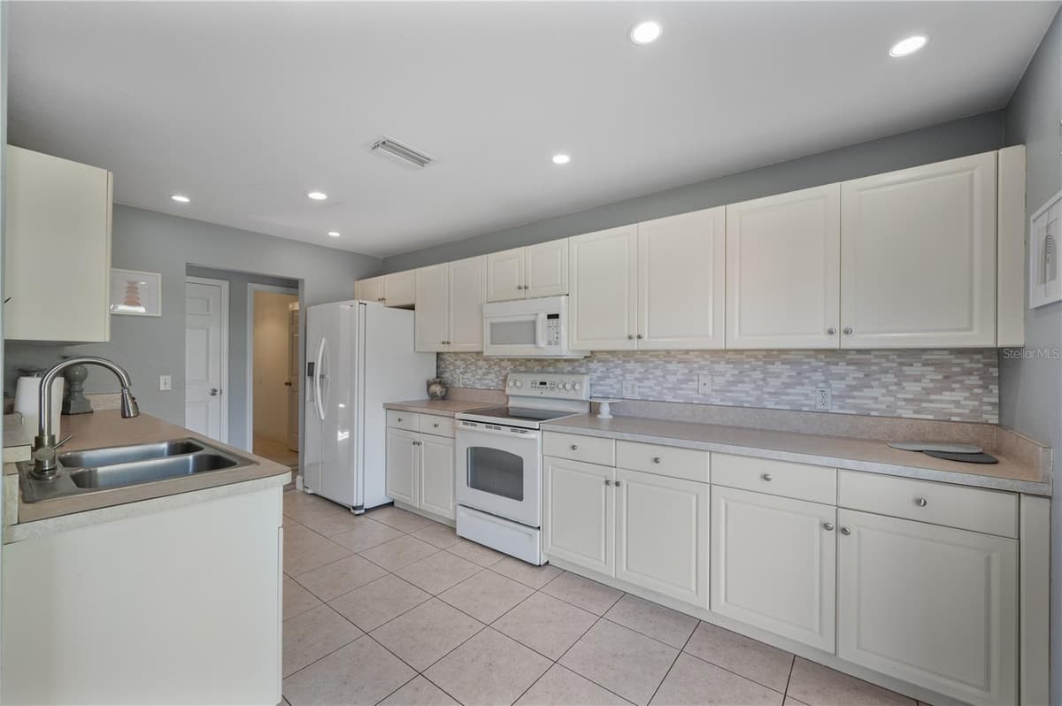 6059 HILLSIDE HEIGHTS DRIVE — photo 9 of 38