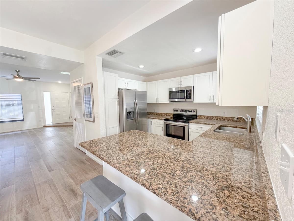 3460 COUNTRYSIDE BOULEVARD — photo 5 of 22