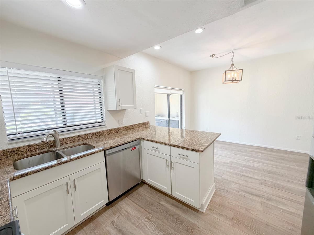 3460 COUNTRYSIDE BOULEVARD — photo 6 of 22