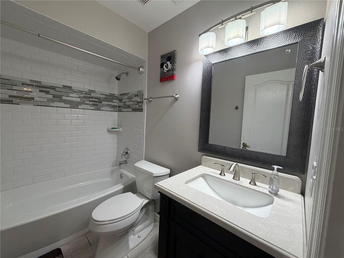 313 MACARTHUR PLACE — photo 17 of 19