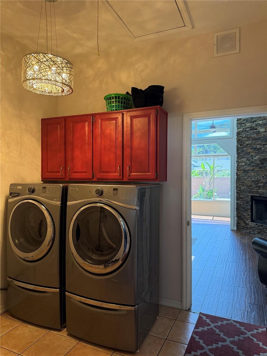 313 MACARTHUR PLACE — photo 10 of 19