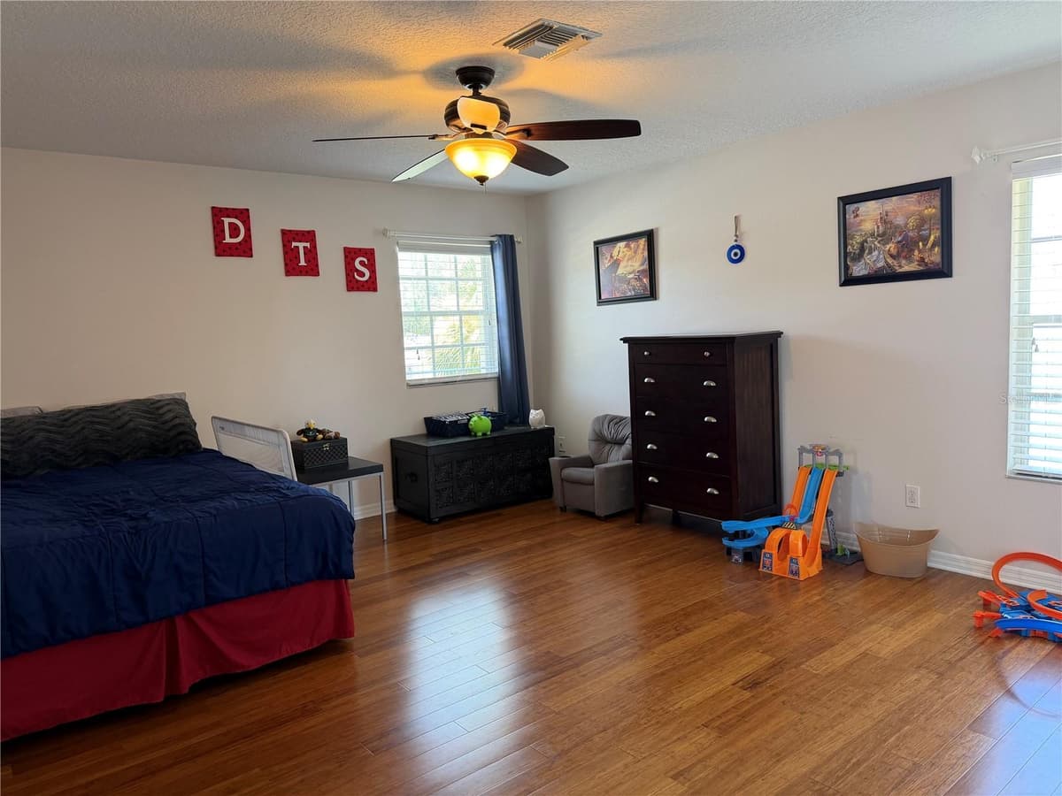 313 MACARTHUR PLACE — photo 18 of 19