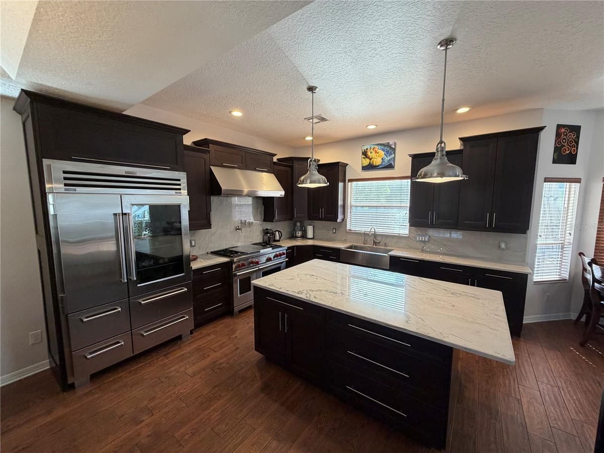 313 MACARTHUR PLACE — photo 5 of 19