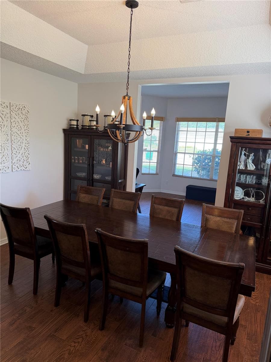 313 MACARTHUR PLACE — photo 4 of 19