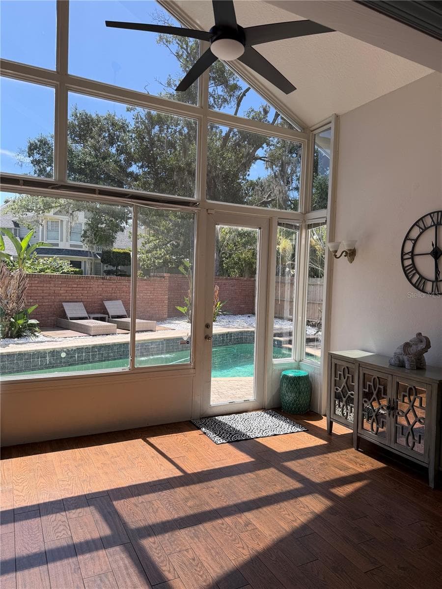 313 MACARTHUR PLACE — photo 9 of 19