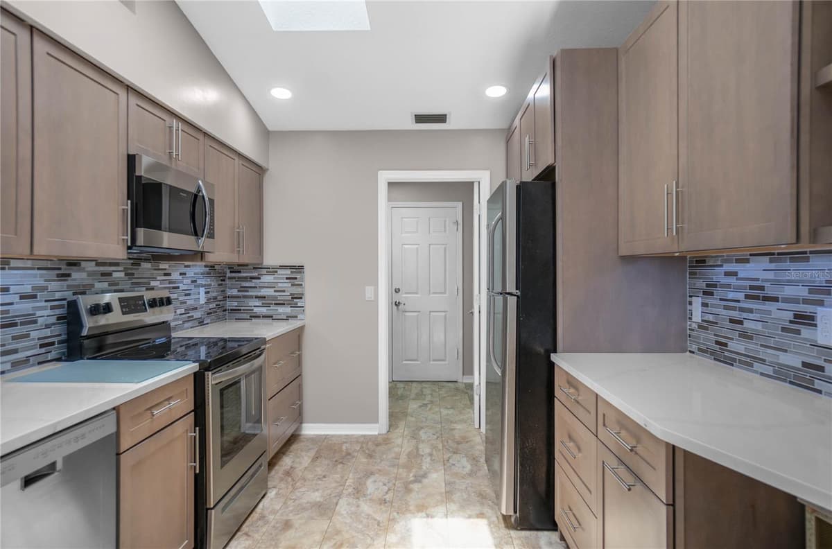 3048 BALMORAL COURT — photo 16 of 41