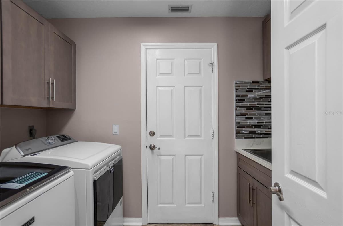 3048 BALMORAL COURT — photo 18 of 41
