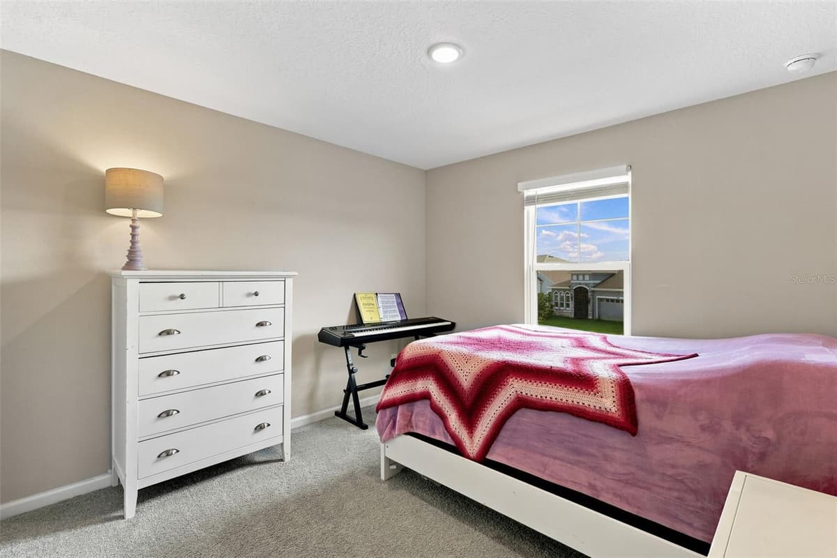 832 GRIFFON AVENUE — photo 24 of 58