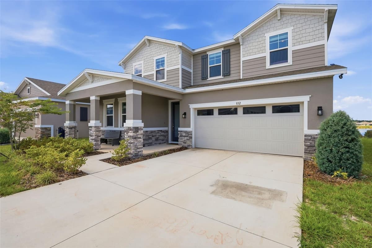 832 GRIFFON AVENUE — photo 4 of 58