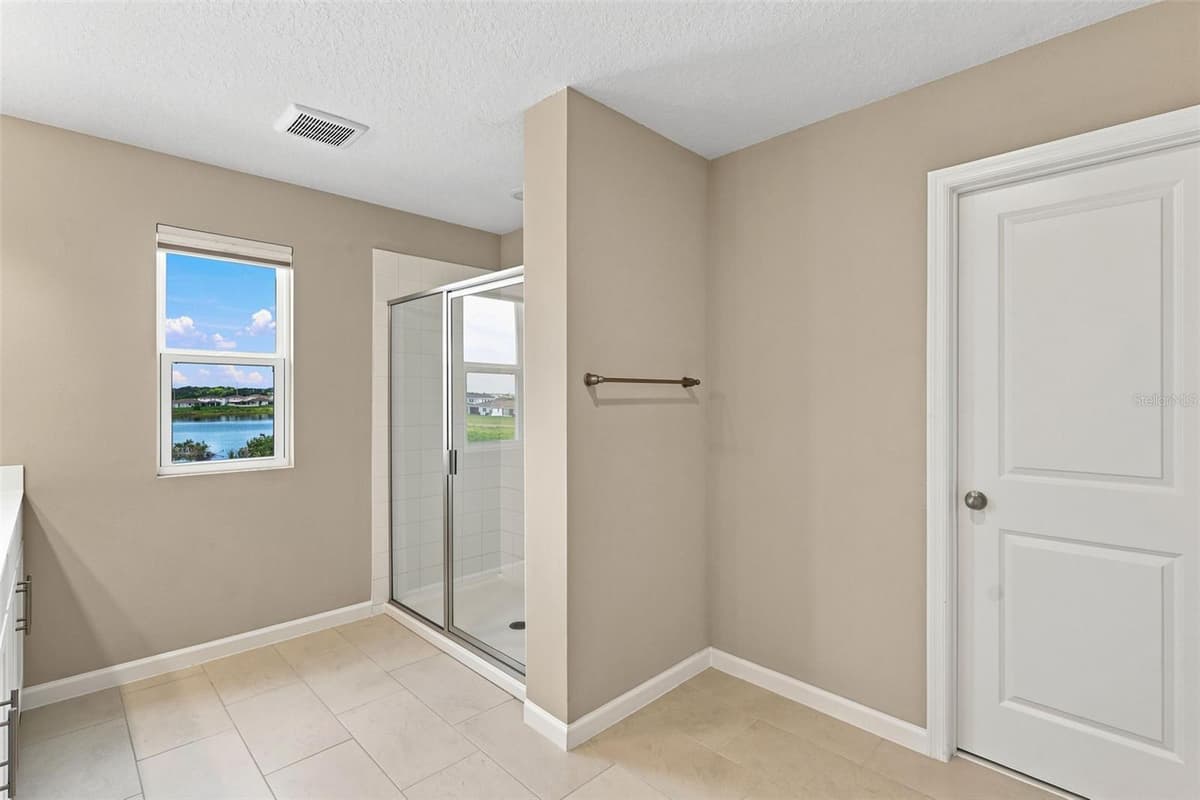 832 GRIFFON AVENUE — photo 35 of 58
